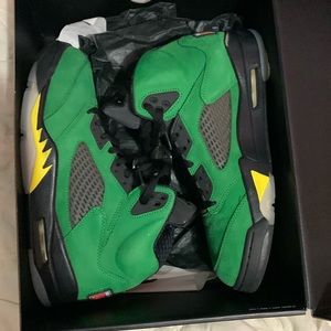 Air jordan retro 5 oregon